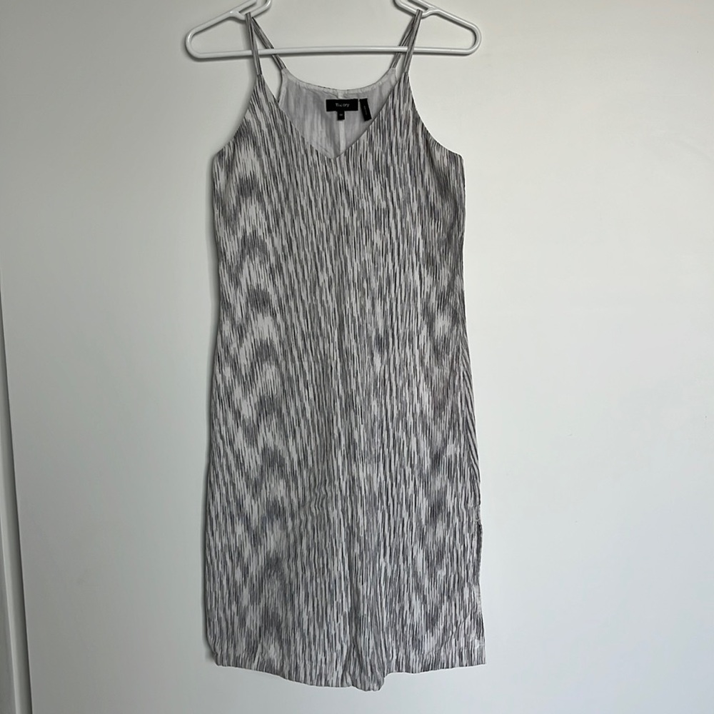 Theory dress size XS (00). Gray and lilac threading throughout.